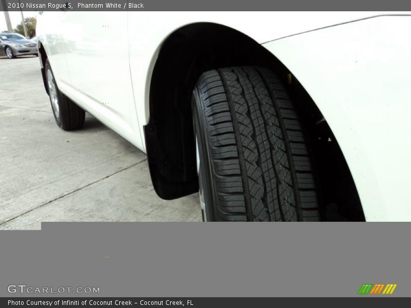 Phantom White / Black 2010 Nissan Rogue S