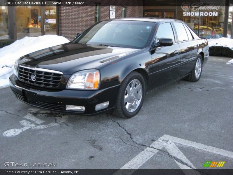 Front 3/4 View of 2002 DeVille DTS