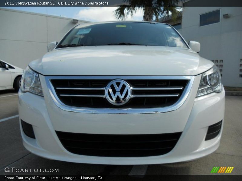 Calla Lily White / Sierra Stone 2011 Volkswagen Routan SE