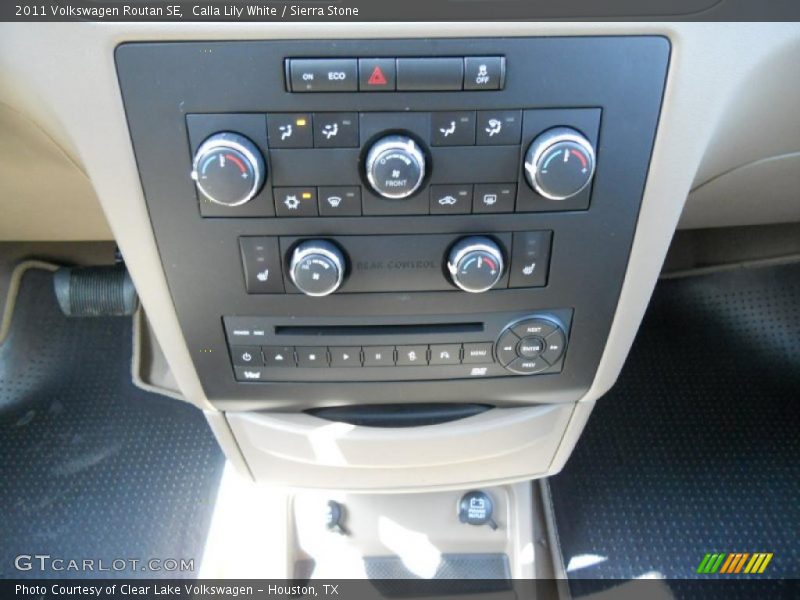 Calla Lily White / Sierra Stone 2011 Volkswagen Routan SE