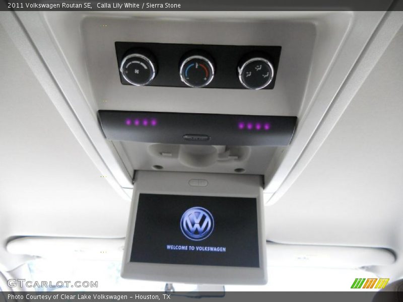 Calla Lily White / Sierra Stone 2011 Volkswagen Routan SE