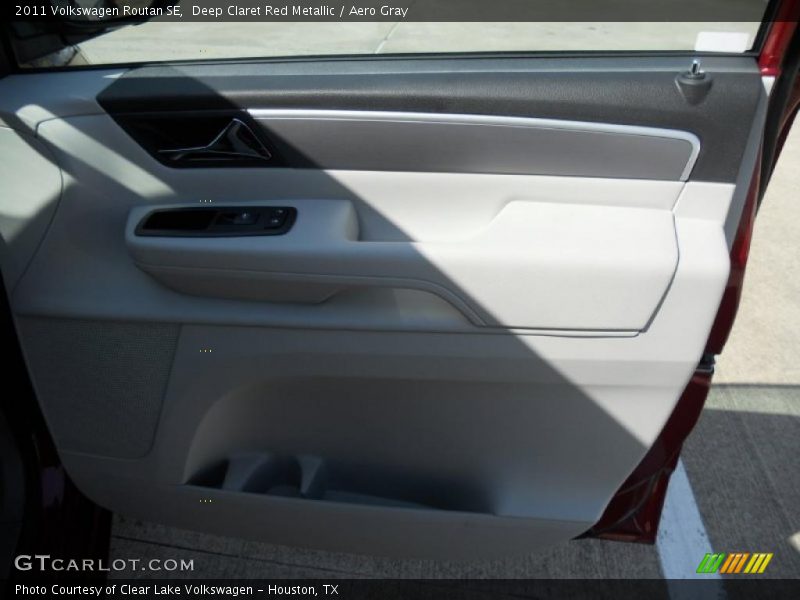 Deep Claret Red Metallic / Aero Gray 2011 Volkswagen Routan SE