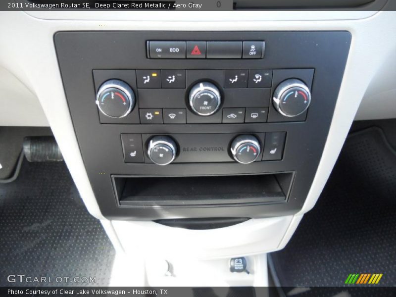 Deep Claret Red Metallic / Aero Gray 2011 Volkswagen Routan SE