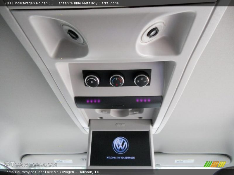 Tanzanite Blue Metallic / Sierra Stone 2011 Volkswagen Routan SE