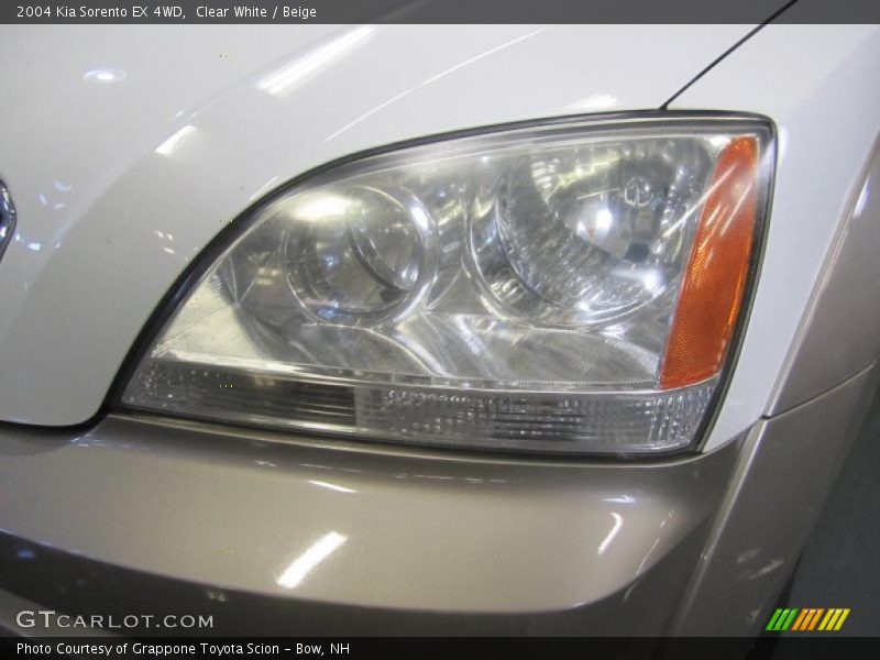 Clear White / Beige 2004 Kia Sorento EX 4WD