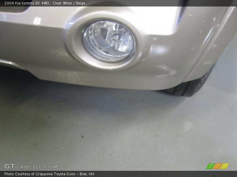 Clear White / Beige 2004 Kia Sorento EX 4WD