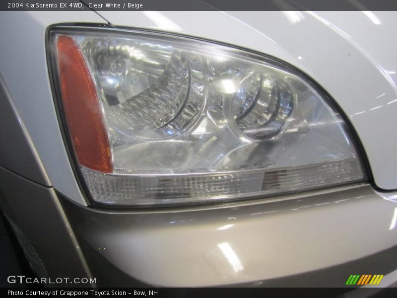 Clear White / Beige 2004 Kia Sorento EX 4WD