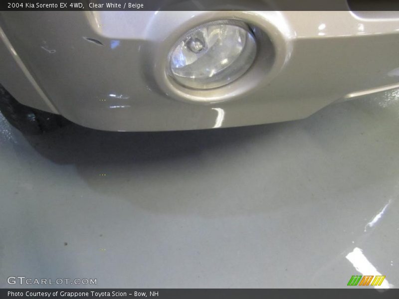 Clear White / Beige 2004 Kia Sorento EX 4WD