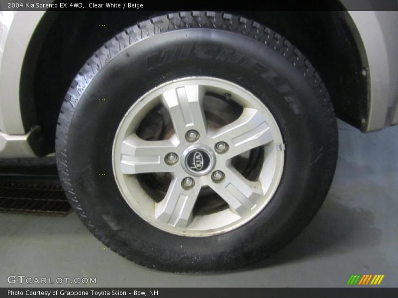 Clear White / Beige 2004 Kia Sorento EX 4WD