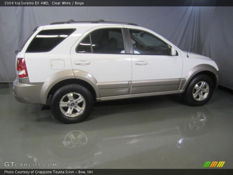 Clear White / Beige 2004 Kia Sorento EX 4WD