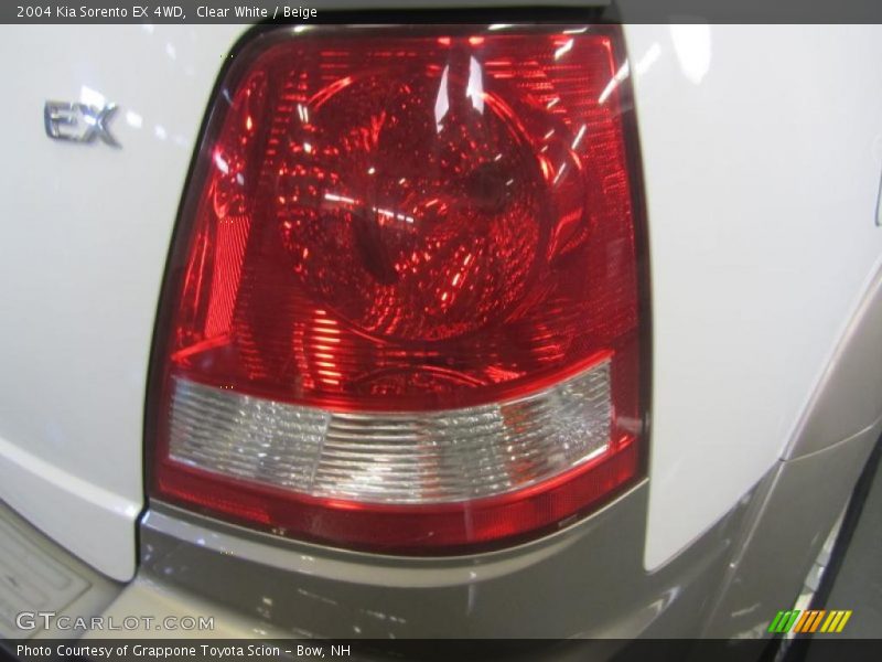 Clear White / Beige 2004 Kia Sorento EX 4WD