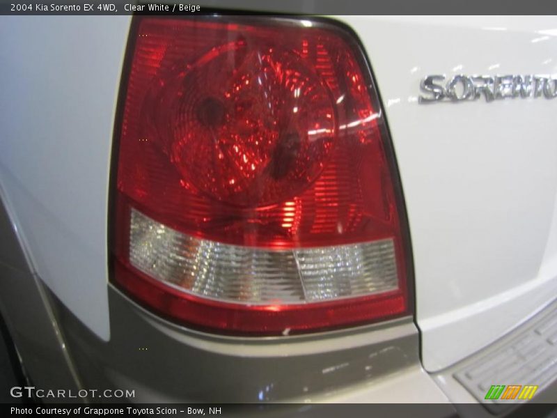 Clear White / Beige 2004 Kia Sorento EX 4WD