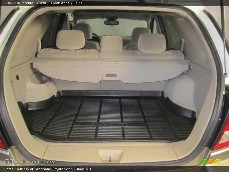 Clear White / Beige 2004 Kia Sorento EX 4WD