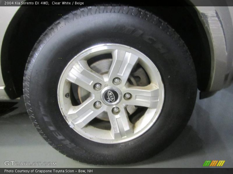 Clear White / Beige 2004 Kia Sorento EX 4WD