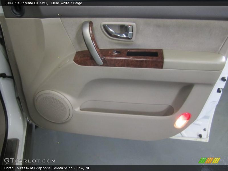 Clear White / Beige 2004 Kia Sorento EX 4WD