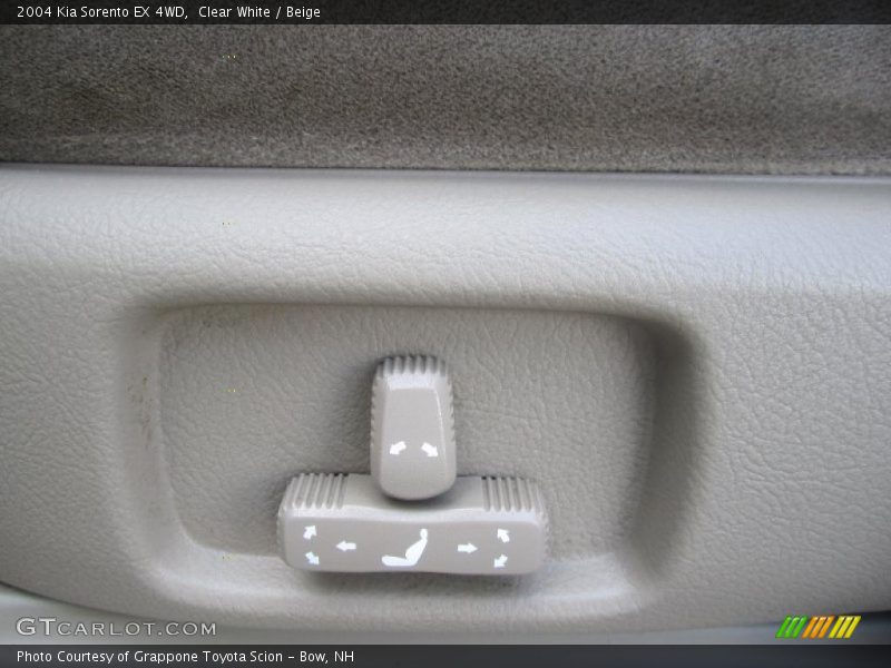 Clear White / Beige 2004 Kia Sorento EX 4WD