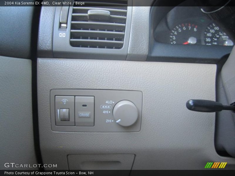 Clear White / Beige 2004 Kia Sorento EX 4WD