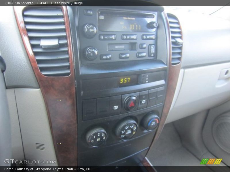 Clear White / Beige 2004 Kia Sorento EX 4WD