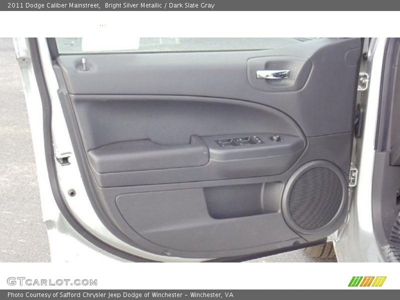 Bright Silver Metallic / Dark Slate Gray 2011 Dodge Caliber Mainstreet