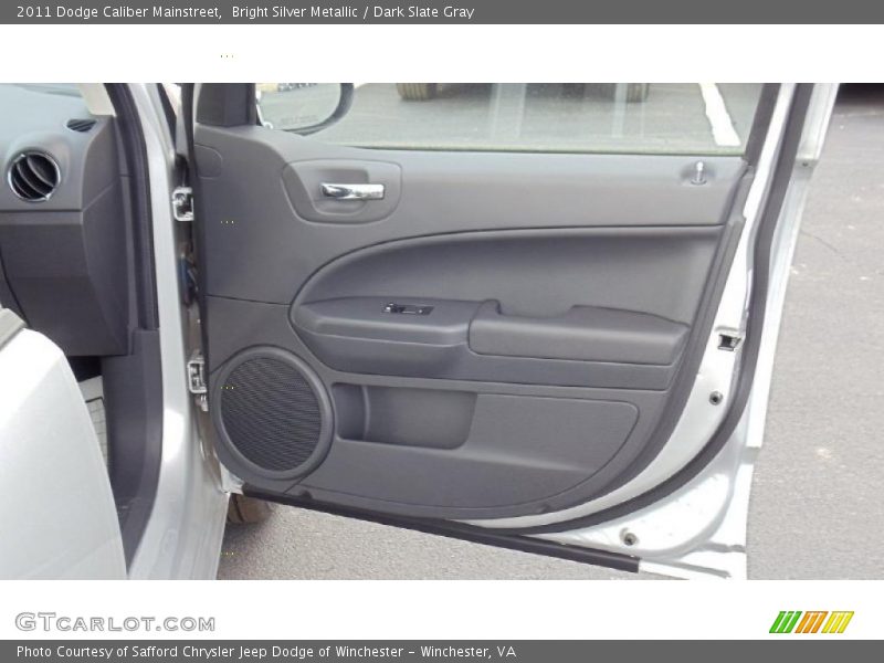 Bright Silver Metallic / Dark Slate Gray 2011 Dodge Caliber Mainstreet