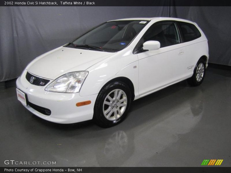 Front 3/4 View of 2002 Civic Si Hatchback