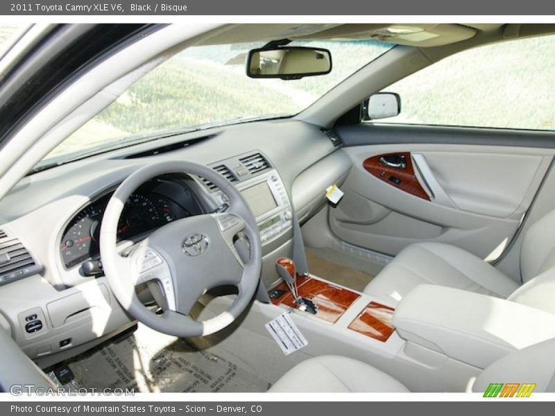 Black / Bisque 2011 Toyota Camry XLE V6