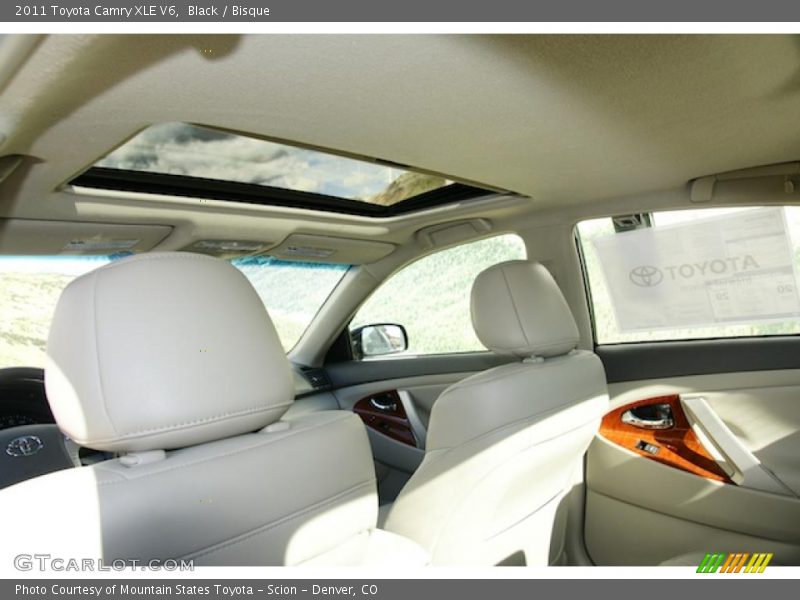 Black / Bisque 2011 Toyota Camry XLE V6