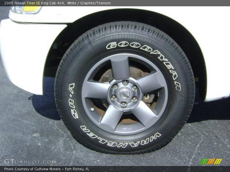 White / Graphite/Titanium 2005 Nissan Titan SE King Cab 4x4