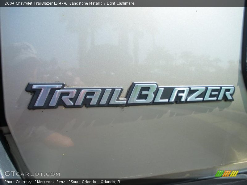 Sandstone Metallic / Light Cashmere 2004 Chevrolet TrailBlazer LS 4x4