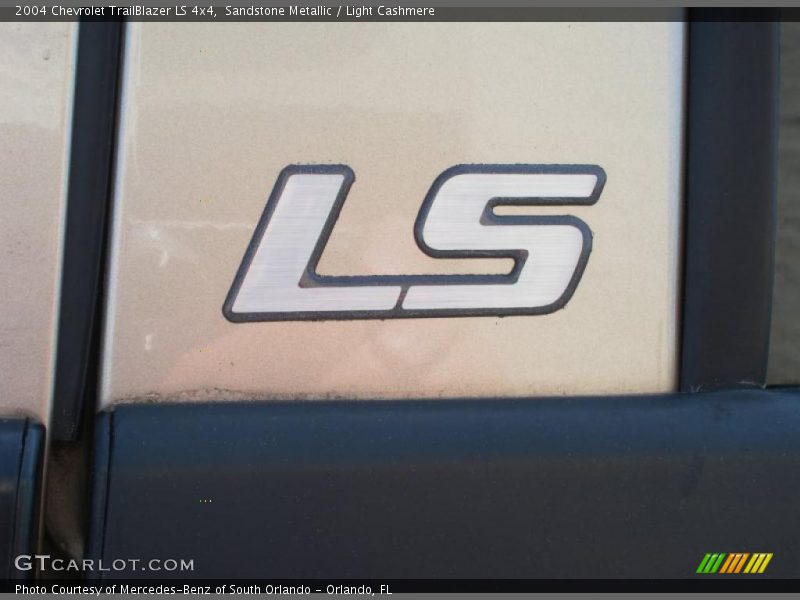 Sandstone Metallic / Light Cashmere 2004 Chevrolet TrailBlazer LS 4x4