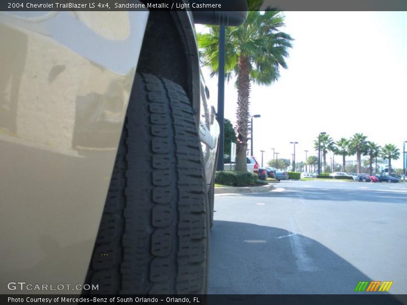 Sandstone Metallic / Light Cashmere 2004 Chevrolet TrailBlazer LS 4x4