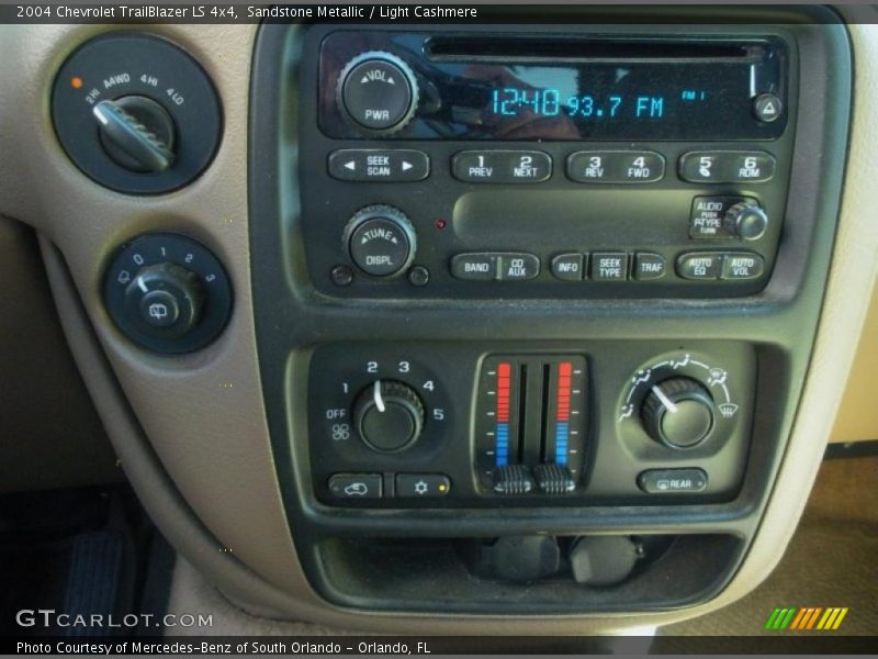 Sandstone Metallic / Light Cashmere 2004 Chevrolet TrailBlazer LS 4x4