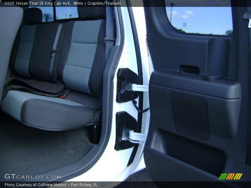 White / Graphite/Titanium 2005 Nissan Titan SE King Cab 4x4