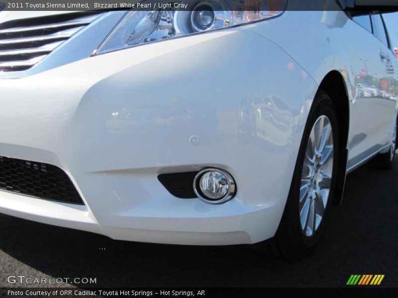 Blizzard White Pearl / Light Gray 2011 Toyota Sienna Limited