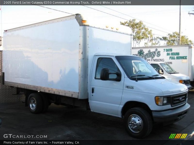 Oxford White / Medium Flint 2005 Ford E Series Cutaway E350 Commercial Moving Truck