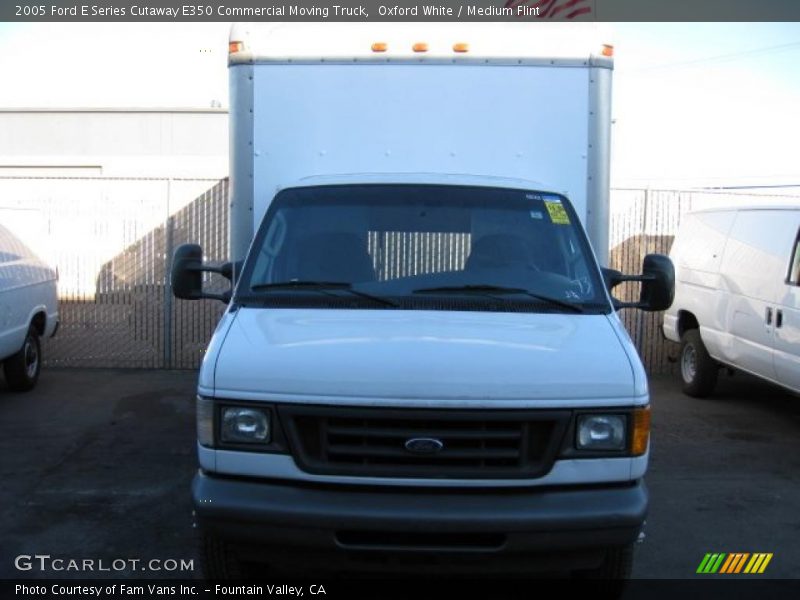 Oxford White / Medium Flint 2005 Ford E Series Cutaway E350 Commercial Moving Truck
