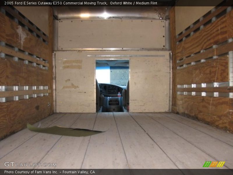  2005 E Series Cutaway E350 Commercial Moving Truck Trunk