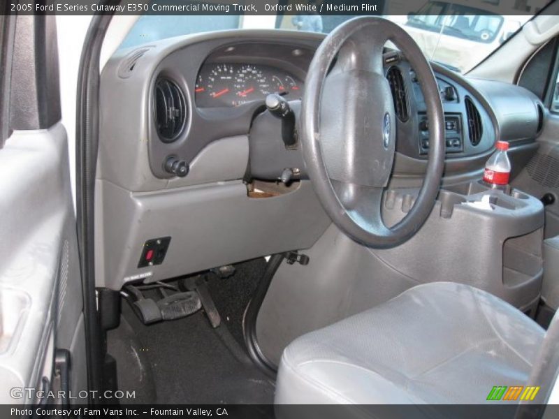Oxford White / Medium Flint 2005 Ford E Series Cutaway E350 Commercial Moving Truck