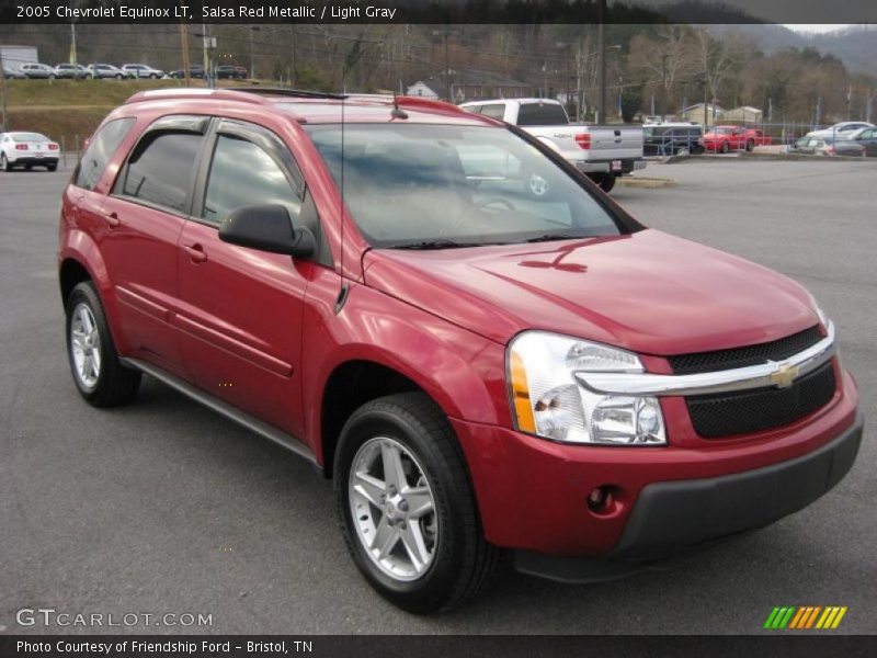 Front 3/4 View of 2005 Equinox LT