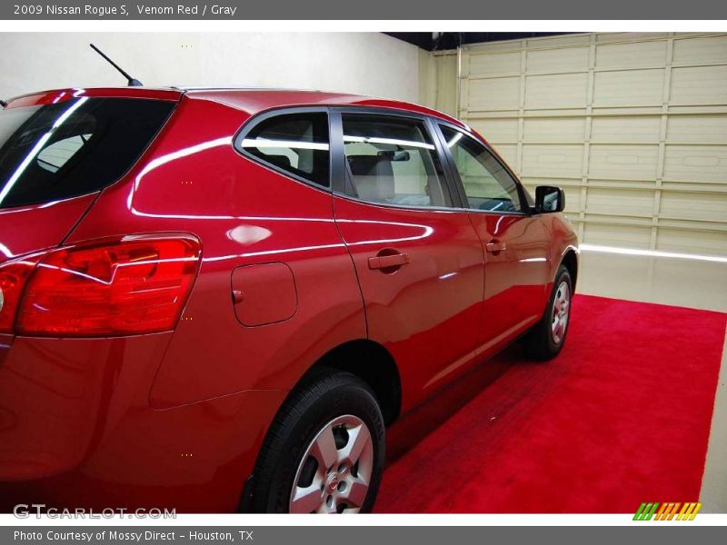 Venom Red / Gray 2009 Nissan Rogue S