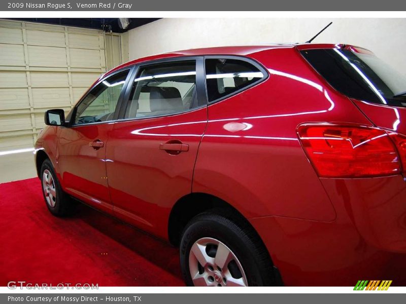 Venom Red / Gray 2009 Nissan Rogue S