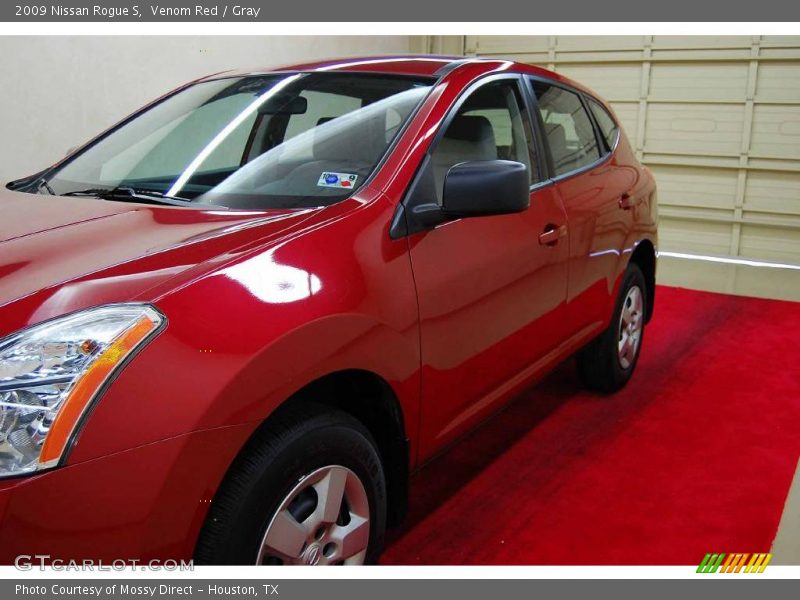 Venom Red / Gray 2009 Nissan Rogue S