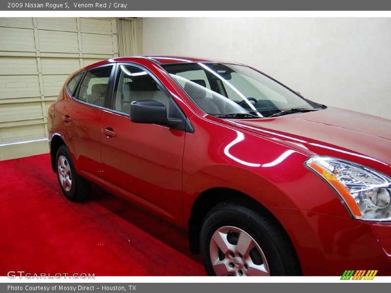Venom Red / Gray 2009 Nissan Rogue S