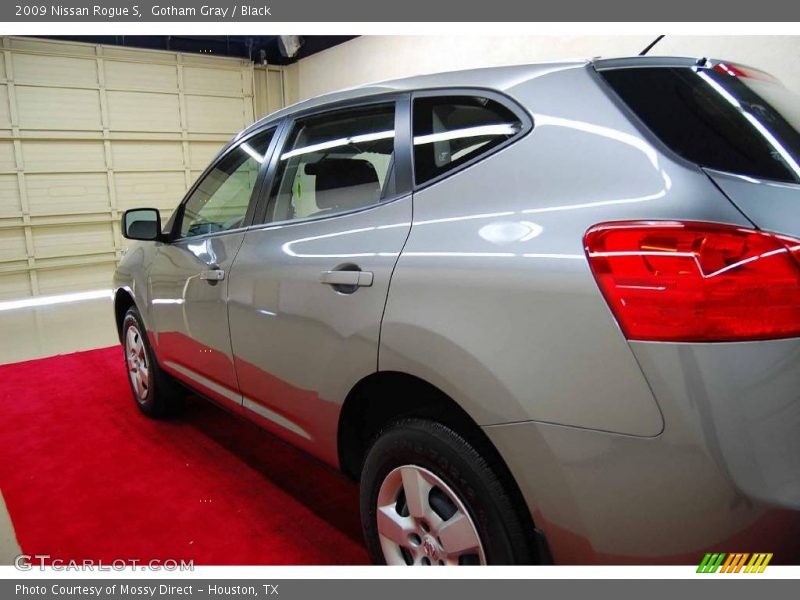 Gotham Gray / Black 2009 Nissan Rogue S