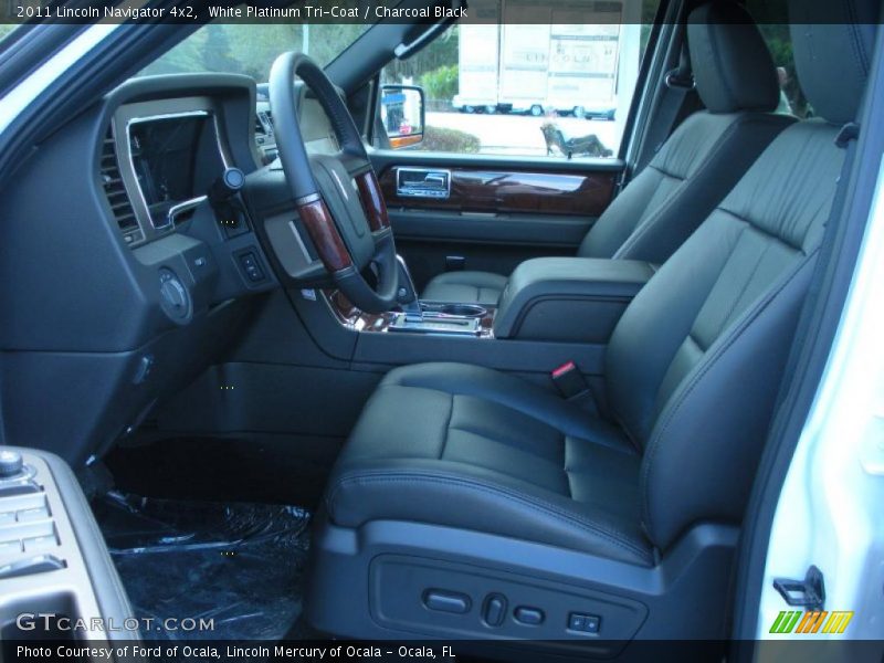  2011 Navigator 4x2 Charcoal Black Interior