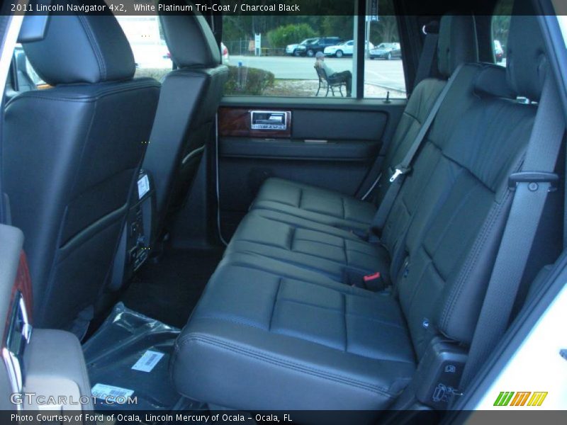  2011 Navigator 4x2 Charcoal Black Interior