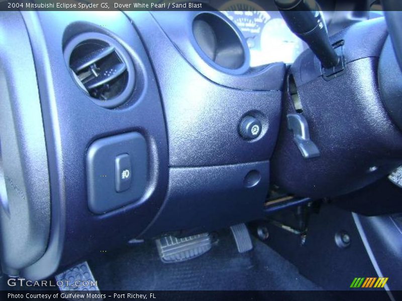 Dover White Pearl / Sand Blast 2004 Mitsubishi Eclipse Spyder GS