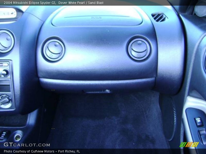 Dover White Pearl / Sand Blast 2004 Mitsubishi Eclipse Spyder GS
