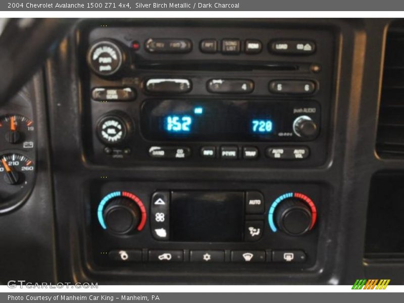 Silver Birch Metallic / Dark Charcoal 2004 Chevrolet Avalanche 1500 Z71 4x4