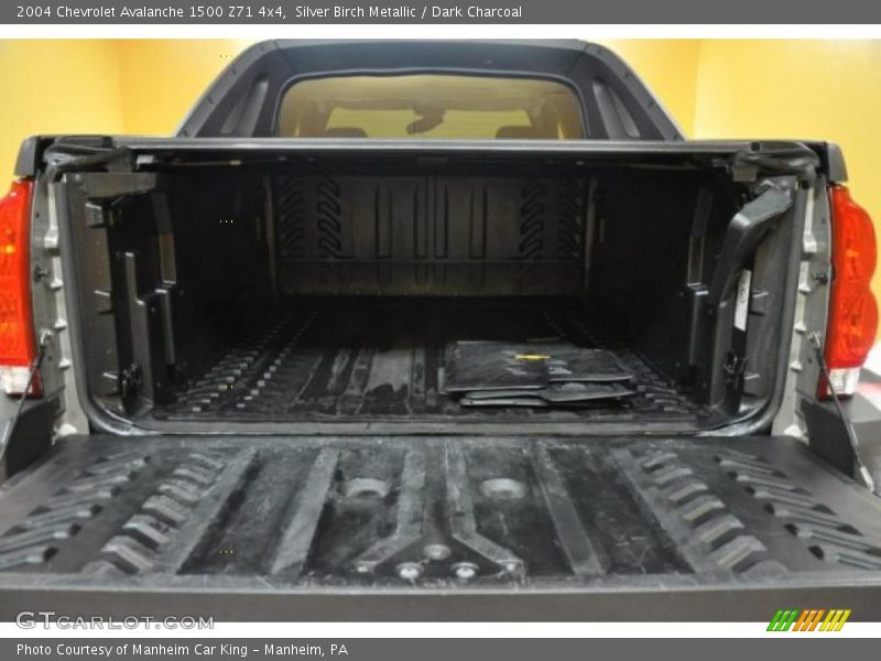 Silver Birch Metallic / Dark Charcoal 2004 Chevrolet Avalanche 1500 Z71 4x4